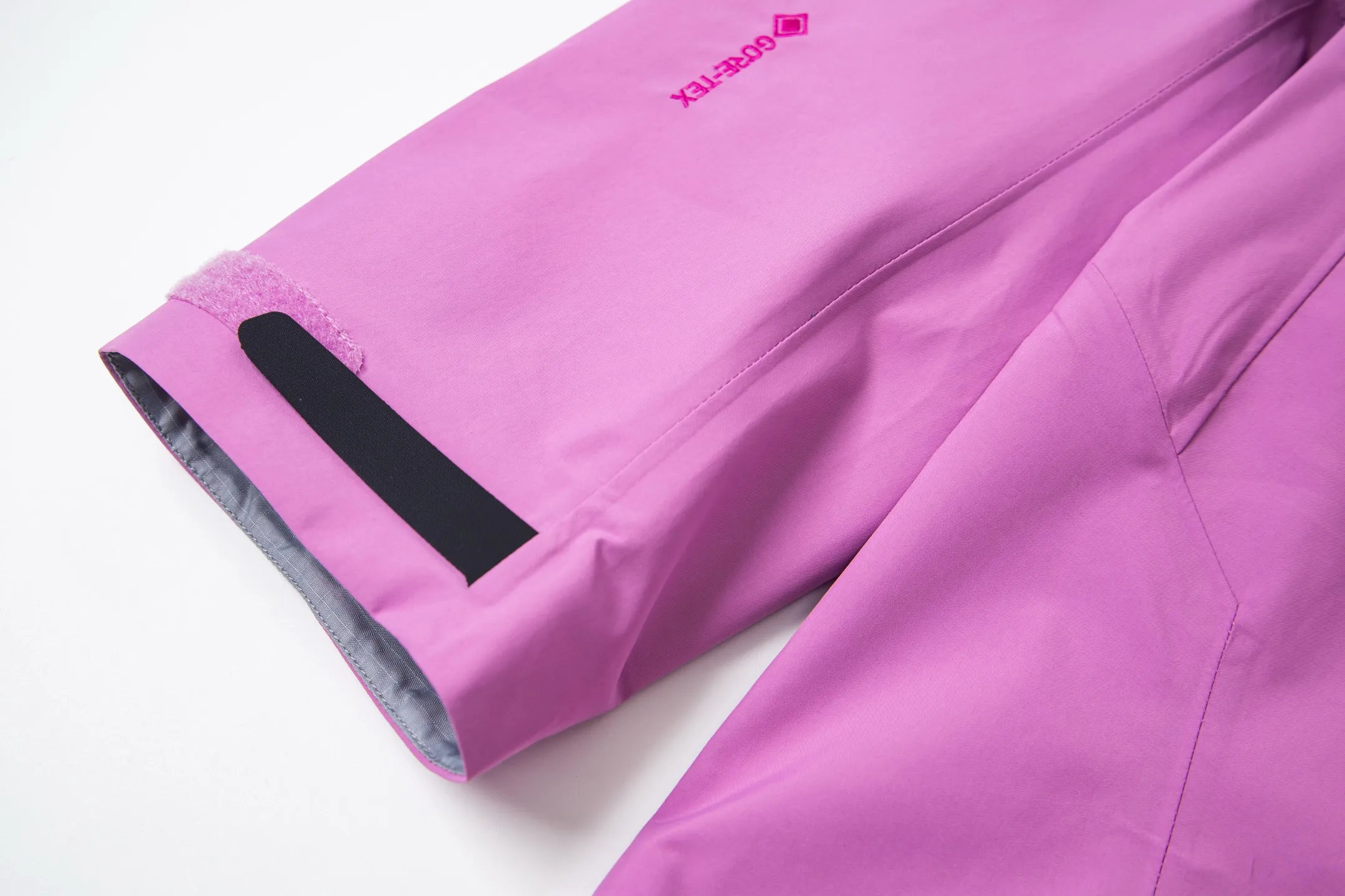 【 】 ARCTERYX Beta SLSeries SL GORE-TEX Breathable Breathable Series Versatile ， bluesign@ N '3LGORE-TEX ， ， Wear-Resistant， 、 Breathable， ! ARC TERYX ， 3D Tri-Durance ， P ， YKK ， ， ， 。 Size：S-XXL ：Black